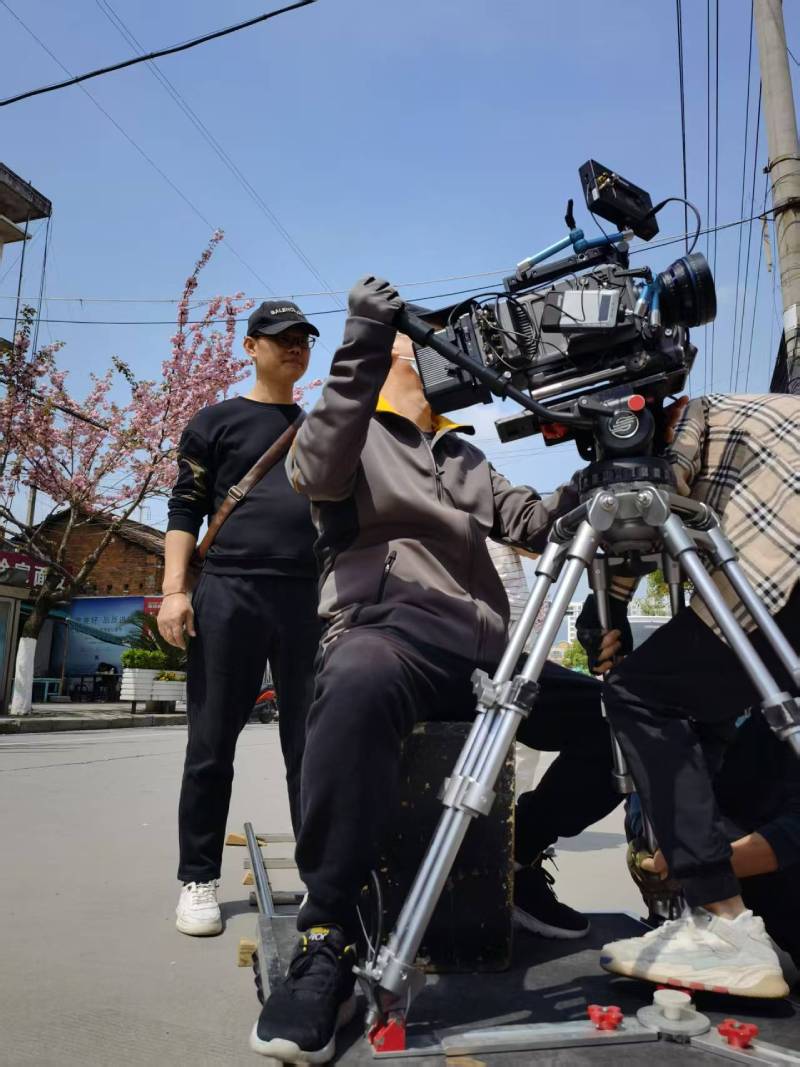 洛龙区广告片拍摄：快消品牌爆款之选，网感内容适配社媒传播！